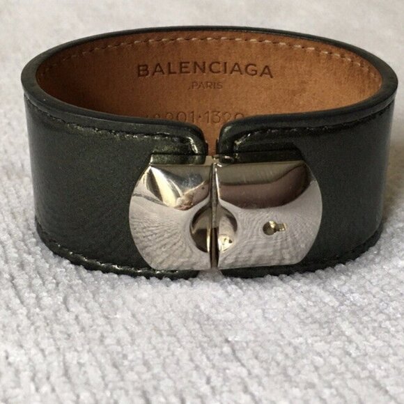 Balenciaga Leather Bangle Bracelet in Green Patent Leather with Silvertone Clasp - Picture 4 of 9